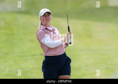 Irvine, Großbritannien. 04. Aug. 2023. Am zweiten Tag des Trust Golf Women's Scottish Open Golf Tournament auf dem Dundonald Links Golf Course in der Nähe von Irvine, Ayrshire, Schottland, Großbritannien, haben die 145 Teilnehmer unter sonnigen Bedingungen mit einer mäßigen Brise gespielt. Maja stark auf dem dritten Fairway. Kredit: Findlay/Alamy Live News Stockfoto