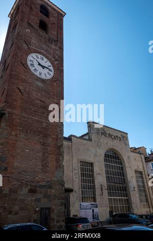 Der Torre delle Ore oder Torre dell'Orologio ist ein Uhrenturm auf der Via Fillungo. Es ist das höchste in der Stadt Lucca in der Toskana-Region der Toskana i. Stockfoto