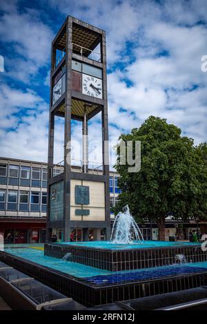 Stevenage neue Stadtzentrum - Clock Tower in Stevenage Stadtplatz Fußgängerzone errichtet, 1959 eröffnet. Grad II aufgeführt. Stockfoto