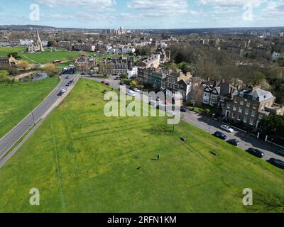 Große Häuser mit Blick auf das Grüne, Blackheath London UK Drohne aus der Vogelperspektive Stockfoto