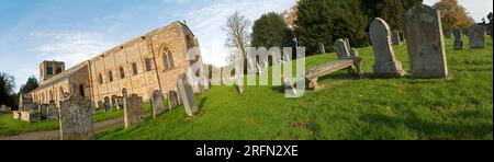 Norham St Cuthbert's Kirche und Friedhof Panorama Stockfoto