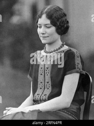 Anna Hyatt Huntington (1876-1973), amerikanische Bildhauerin. Ihre Statue von Joan of Arc, die 1915 am Riverside Drive in der 93. Street errichtet wurde, ist das erste öffentliche Denkmal einer Frau in New York City und das erste mit einer echten historischen Frau. Foto ca. 1924. Stockfoto