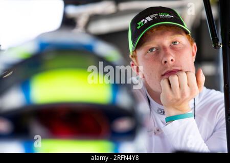 Newtown, IA, USA. 21. Juli 2023. RASMUS LINDH (76) (R) aus Göteborg, Schweden, zieht sich vor dem Training für das HyVee Indycar-Wochenende auf dem Iowa Speedway in Newtown, IA, auf die Boxenstraße. (Kreditbild: © Walter G. Arce Sr./ZUMA Press Wire) NUR REDAKTIONELLE VERWENDUNG! Nicht für den kommerziellen GEBRAUCH! Stockfoto