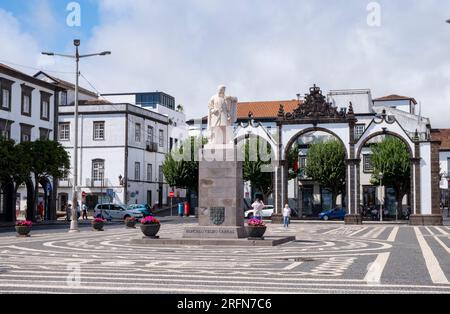 Ponta Delgada, Azoren, 18.09.2019 – Ponta Delgada Stadttore „Portas da Cidade“, das Symbol der Stadt Ponta Delgada auf der Insel São Miguel auf den Azoren, Por Stockfoto