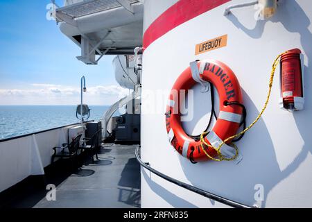 Ein Lebensring an Bord der SS Badger auf der Route zum Lake Michigan zwischen Manitowoc, Wisconsing, und Ludington, Michigan. Stockfoto