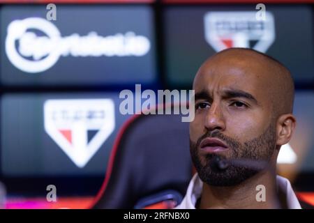 Sao Paulo, Brasilien. 04. Aug. 2023. SP - SAO PAULO - 08. Oktober 04/2023 - SAO PAULO, PRÄSENTATION VON LUCAS MOURA - Lucas Moura während seiner offiziellen Präsentation als Sao Paulo-Spieler auf einer Pressekonferenz im CT Barra Funda. Foto: Ettore Chiereguini/AGIF/Sipa USA Guthaben: SIPA USA/Alamy Live News Stockfoto
