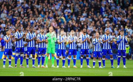 Sheffield, Großbritannien. 04. Aug. 2023. Minuten Applaus Trevor Francis Sheffield Wednesday Team während des Sheffield Wednesday FC vs Southampton FC EFL Championship Match im Hillsborough Stadium, Sheffield, Großbritannien am 4. August 2023 Credit: Every second Media/Alamy Live News Stockfoto