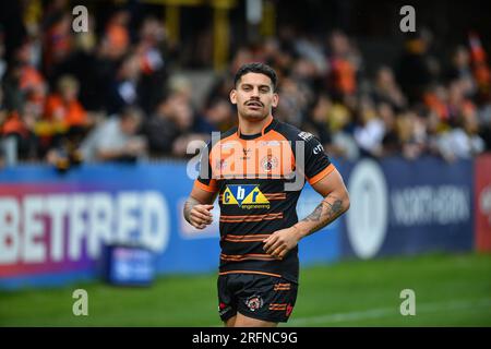 Castleford, Großbritannien. 4. August 2023 zum Debüt Charbel Tasipale von Castleford Tigers. Rugby League Betfred Super League , Castleford Tigers vs Huddersfield Giants im MEND-A-Hose Stadium, Castleford, UK Kredit: Dean Williams/Alamy Live News Stockfoto