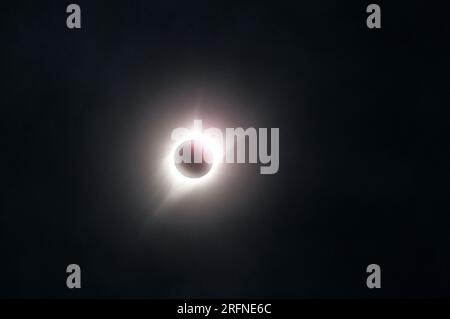 Teleaufnahme der verdunkelten Sonne während der großen nordamerikanischen Eclispe von 2017. Stockfoto