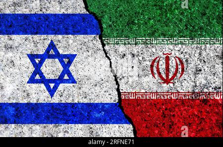 Die Flaggen Israels und des Irans zusammen. Israelischer Konflikt im Iran. Iran gegen Israel Stockfoto