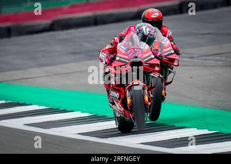 Silverstone, Großbritannien. 04. Aug. 2023. Kostenloses Training vor dem MotoGP Monster Energy Grand Prix auf dem Silverstone Circuit. 04. August 2023 im Bild: Francesco Bagnaia und Enea Bastianini Entrenamientos libres previos al Gran Premio Monster Energy de MotoGP de Gran Bretaña en el Circuito de Silverstone, 04 de Agosto de 2023 POOL/ MotoGP.com/Cordon Pressebilder dienen ausschließlich redaktionellen Zwecken. Erforderlicher Kredit: © motogp.com Kredit: CORDON PRESS/Alamy Live News Stockfoto