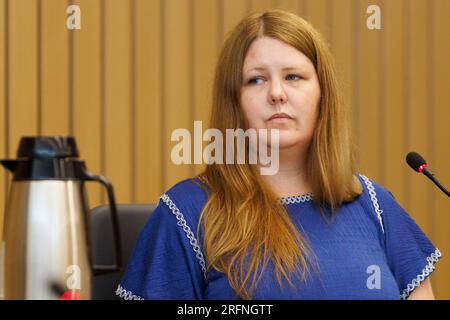 Portland, USA. 04. Aug. 2023. Elizabeth Richter, eine der beiden verbleibenden benannten Angeklagten in der NGO-Klage, beginnt ihre Aussage. Die Verteidigung beginnt, ihren Fall als Andy NGO, eine prominente rechte Medienpersönlichkeit, zu präsentieren, die eine Zivilklage gegen Rose City Antifa und zwei seiner mutmaßlichen Mitglieder verklagt, die auf Körperverletzung und "Zufügung emotionaler Not" am 4. August 2023 in Portland, Oregon, beruht. (Foto: John Rudoff/Sipa USA; für Pool) Guthaben: SIPA USA/Alamy Live News Stockfoto