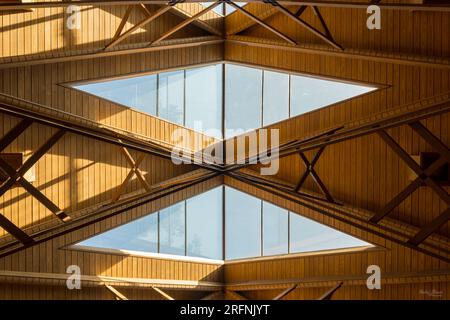 Ein Blick auf einige der wunderschön geformten Oberlichter in der Glaskapelle, bekannt als Anthony Chapel, in Hot Springs, Arkansas, U Stockfoto