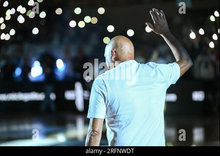 Athen, Lombardei, Griechenland. 4. Aug. 2023. Ruhestandszeremonie des griechischen ehemaligen Basketballspielers NICK GALIS vor dem internationalen Freundschaftsspiel zwischen Griechenland und Slowenien im OAKA-Stadion am 4. August 2023, in.Athen, Griechenland. (Kreditbild: © Stefanos Kyriazis/ZUMA Press Wire) NUR REDAKTIONELLE VERWENDUNG! Nicht für den kommerziellen GEBRAUCH! Kredit: ZUMA Press, Inc./Alamy Live News Stockfoto