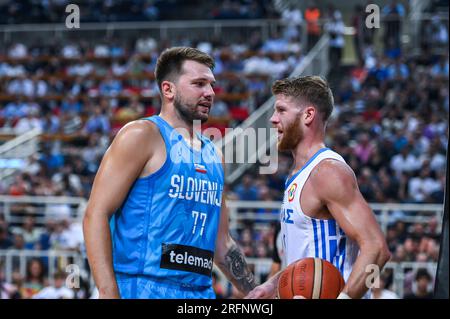 Athen, Lombardei, Griechenland. 4. Aug. 2023. 77 LUKA DONCIC von Slowenien mit 0 THOMAS WALKUP von Griechenland während der International Friendly match.between Griechenland und Slowenien im OAKA Stadium am 4. August 2023, in.Athen, Griechenland. (Kreditbild: © Stefanos Kyriazis/ZUMA Press Wire) NUR REDAKTIONELLE VERWENDUNG! Nicht für den kommerziellen GEBRAUCH! Kredit: ZUMA Press, Inc./Alamy Live News Stockfoto