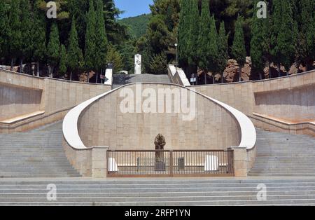 San Giovanni Rotondo, Apulien, Italien 07-17-2023 das Heiligtum Santa Maria delle Grazie, wo die Überreste des Heiligen Padre Pio von Pietralcina aufbewahrt werden Stockfoto