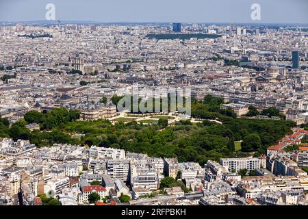 Paris von der Tour Montparnasse mit Jardin du Luxembourg, Notre Dame, Panthéon, Paris-Sorbonne-Universität, Tour Zamansky (Pierre und Stockfoto