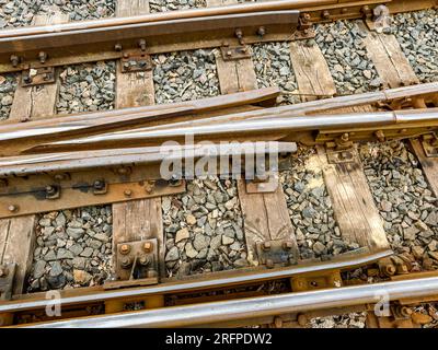 Bahnwechsel von Schmalspurgleisen. Detaillierte Nahaufnahme. Stockfoto