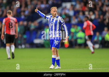 Sheffield, Großbritannien. 04. Aug. 2023. Sheffield Wednesday Mittelfeldspieler Barry Bannan (10) Gesten während des Spiels Sheffield Wednesday FC vs Southampton FC EFL Championship im Hillsborough Stadium, Sheffield, Großbritannien, am 4. August 2023 Credit: Every Second Media/Alamy Live News Stockfoto