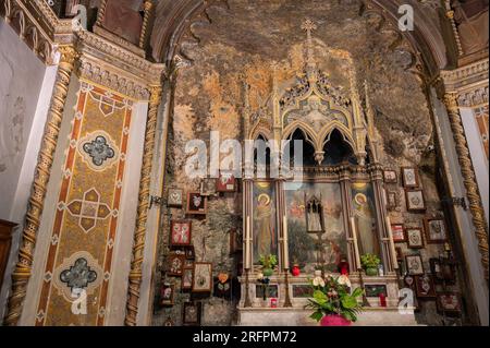 Das Heiligtum der Madonna del Lago oder dell'Annunziata ist eine kleine Kirche in Scanno in der Provinz L'Aquila, die sich am südwestlichen Ufer befindet Stockfoto