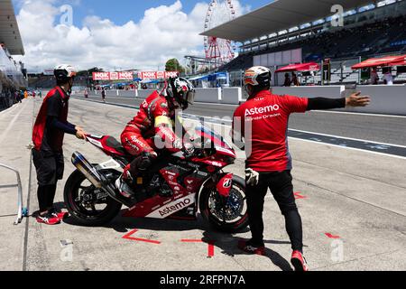 Suzuka, Japan, 5. August 2023. Honda Mechaniker beim 44. Coca-Cola Suzuka 8hr Endurance Race 2023 in Suzuka Japan. Kredit: Ivica Glavas/Speed Media/Alamy Live News Stockfoto