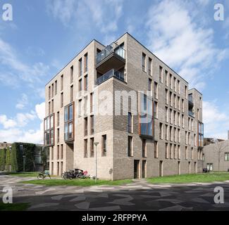 Amsterdam, Niederlande - Urban Villa Apartmentgebäude im Funen Park Stockfoto