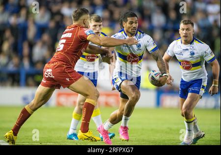 Warrington, Cheshire, England, 4. August 2023. Warrington Wolves Peter Mata’Utia laufen mit dem Ball während Warrington Wolves V Catalans Dragons at the Halliwell Jones Stadium, The Betfred Super League, Warrington (Kreditbild: ©Cody Froggatt/Alamy Live News) Stockfoto