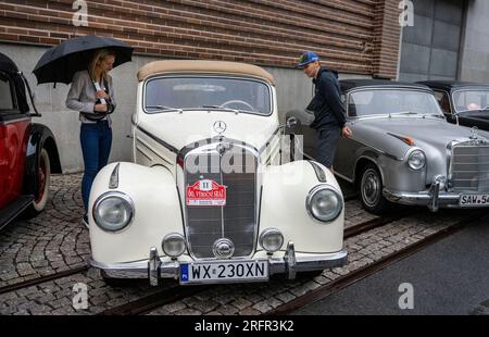 Prag, Tschechische Republik. 05. Aug. 2023. Der tschechische Mercedes-Benz-Club feiert 60 Jahre seines Bestehens im Nationalen Technikmuseum. 130 Fahrzeuge werden bei diesem Anlass am 5. August 2023 in Prag, Tschechische Republik, präsentiert. Kredit: Michaela Rihova/CTK Photo/Alamy Live News Stockfoto