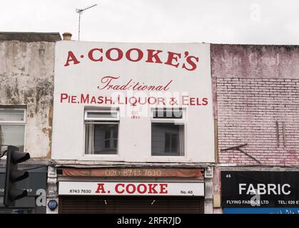 A. Cooke's Traditional Pie, Mash, Liquor & Aels Shop an der Goldhawk Road, Shepherds Bush, London, England, Großbritannien Stockfoto