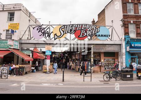 Der New Shepherd's Bush Market, Shepherds Bush Market - ein Straßenmarkt in Shepherd's Bush, West London, England, Großbritannien Stockfoto