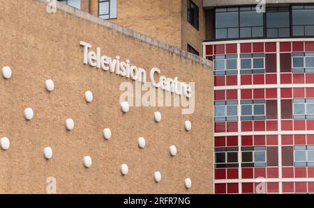 Die Fassade des ehemaligen BBC Television Centre, Wood Lane, Shepherd's Bush, London, England, GROSSBRITANNIEN Stockfoto