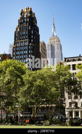 Das Bryant Park Hotel bietet architektonische Details und blickt auf den Bryant Park, 2023, New York City, USA Stockfoto