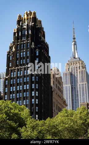 Das Bryant Park Hotel bietet architektonische Details und blickt auf den Bryant Park, 2023, New York City, USA Stockfoto