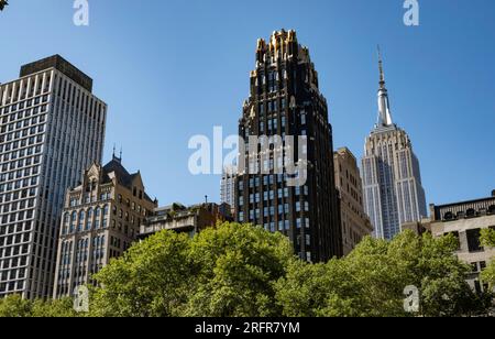 Das Bryant Park Hotel bietet architektonische Details und blickt auf den Bryant Park, 2023, New York City, USA Stockfoto