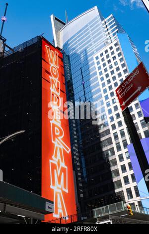 Große elektronische Werbetafeln für Wonderama im Times Square, 2023, New York City, USA Stockfoto