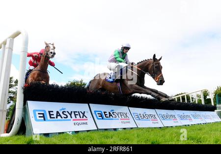 Enfranchise und Danny Gilligan gewinnen die Boylesports Maiden Hürde am 6. Tag des Galway Races Summer Festival auf der Galway Racecourse. Foto: Samstag, 5. August 2023. Stockfoto