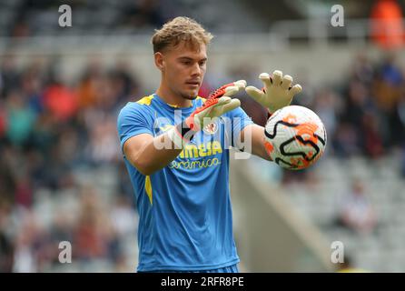 Villarreal's Flip Jorgensen während des Sela Cup Spiels zwischen OCG Nizza und Villareal CF in St. James's Park, Newcastle, Samstag, den 5. August 2023. (Foto: Michael Driver | MI News) Guthaben: MI News & Sport /Alamy Live News Stockfoto