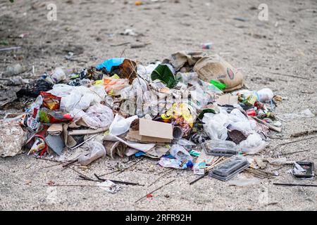 Kunststoffabfälle, gebrauchte Flaschen und andere Arten von Kunststoffabfällen Stockfoto