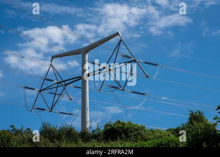 T-Pylonen an der neuen Freileitung Tickenham nach Portishead 400.000 Volt, Vereinigtes Königreich Stockfoto