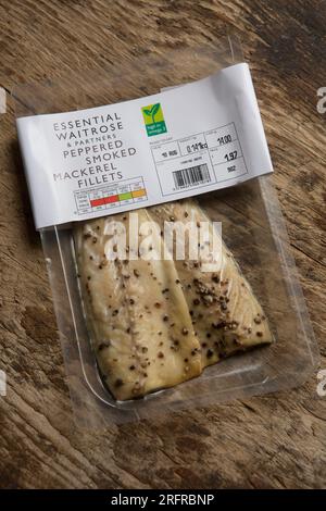 Scomber scombrus, Hot Smoked Peppered Makrele, gekauft von einem Waitrose Supermarkt in Großbritannien. England GB Stockfoto