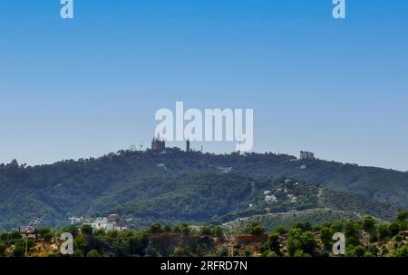 Luftaufnahme der wunderschönen Stadt Barcelona bei sonnigem Wetter Stockfoto