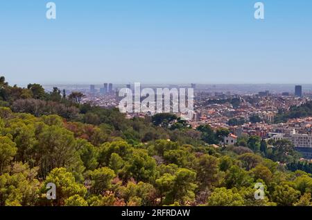 Luftaufnahme der wunderschönen Stadt Barcelona bei sonnigem Wetter Stockfoto