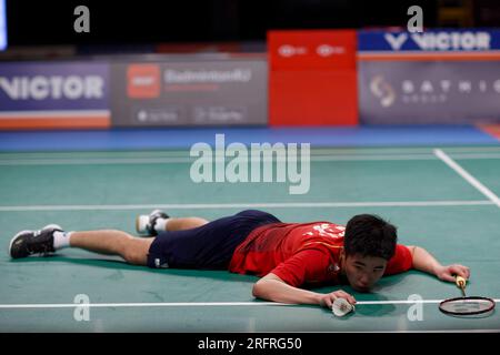 Sydney, Australien. 05. Aug. 2023. Weng Hong Yang aus China fällt am 5. Tag der SATHIO GROUP Australian Badminton Open 2023 zwischen Malaysia und China im Quaycenter am 5. August 2023 in Sydney, Australien. Kredit: IOIO IMAGES/Alamy Live News Stockfoto