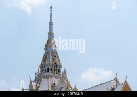 Dach der Kapelle von Wat Sothon Wararam Worawihan. Ein öffentlicher Tempel in der Provinz Chachoengsao, Thailand Stockfoto