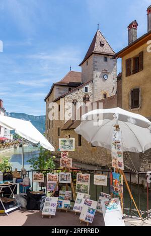 Kunststand von Pont Morens, Passage de l'Isle, Vieille Ville, Annecy, Haute-Savoie, Auvergne-Rhône-Alpes, Frankreich Stockfoto