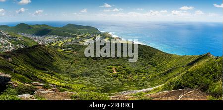 Panoramablick auf den Koko-Krater vom Gipfel Stockfoto