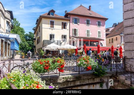 Restaurants im Freien, Rue de la République, Vieille Ville, Annecy, Haute-Savoie, Auvergne-Rhône-Alpes, Frankreich Stockfoto