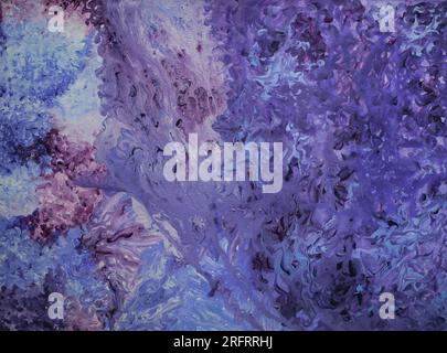 Wunderschöne handgezeichnete blau-violette Abstraktion von Aquarellfarben, wunderschönes Mischen und Fließen von Farbe, Flecken von Flecken. Farbenfroher Hintergrund Stockfoto