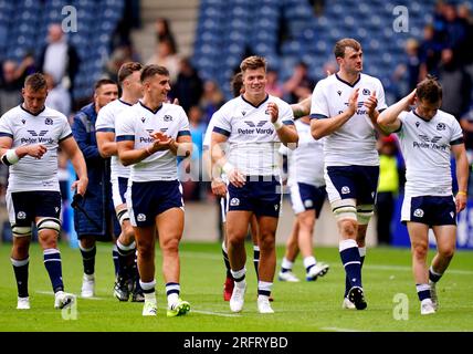 Schottische Spieler loben die Fans am Ende der Summer Nations Series im Scottish Gas Murrayfield Stadium in Edinburgh. Foto: Samstag, 5. August 2023. Stockfoto