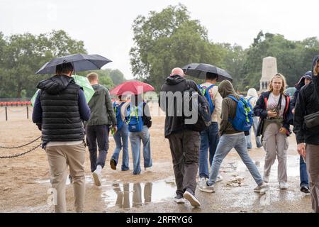 London, UK, 5. August 2023. Wetter in Großbritannien. Sonnenschein und Dusche in London, England, Großbritannien. Kredit: xiu bao/Alamy Live News Stockfoto